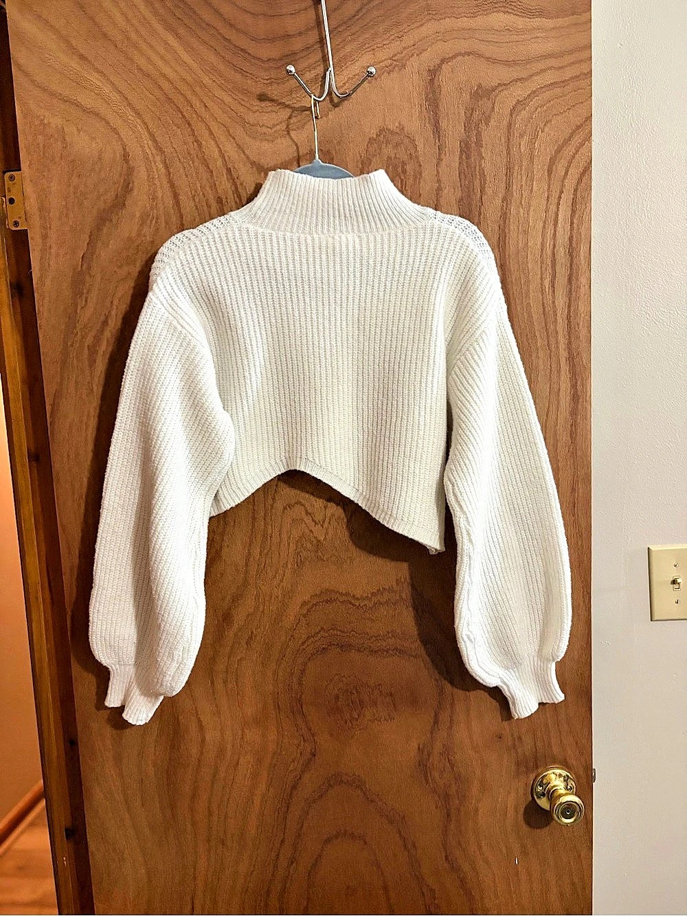 LE LIS Cropped Turtleneck Sweater in White Size Medium